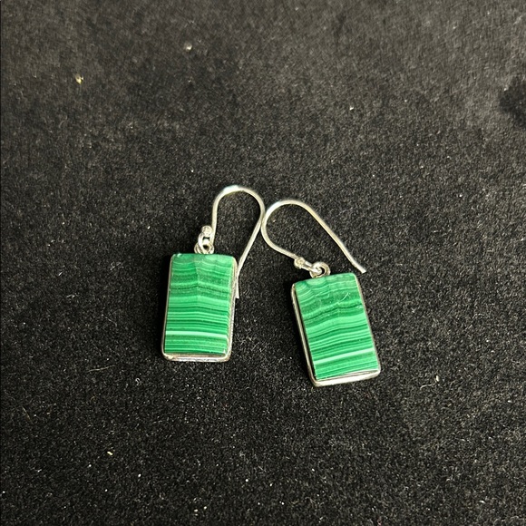 Jewelry - Elegant Green Stone Earrings